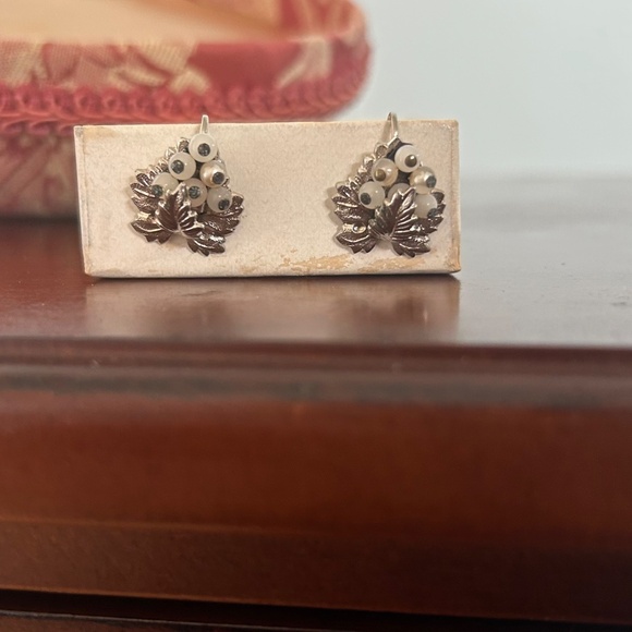 Vintage 1940s screwback earrings -Rare find - Picture 3 of 4